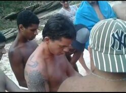Dotados na praia de nudismo