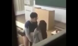 Novinha fazendo sexo na escola