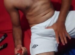 Pau duro no short