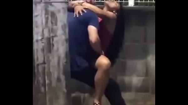 Velha brasileira fazendo sexo anal com dotado