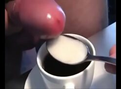 Gay tomando leitinho
