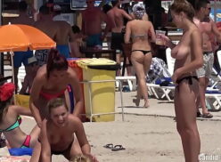 Beach topless hd