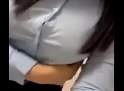 Enseñando tetas