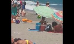Mujeres masturbandose en la playa