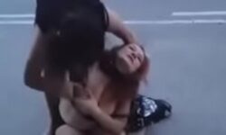 Mujeres peleando desnudas