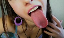 Chicas chupandose la lengua