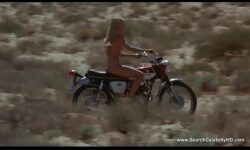 Chicas desnudas en moto
