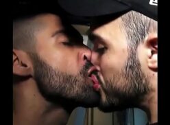 Sexo gay besos
