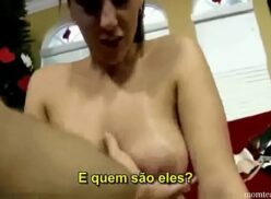 Mãe ficou com a mão presa na pia e filho desonradou dela, vídeo com legenda em português